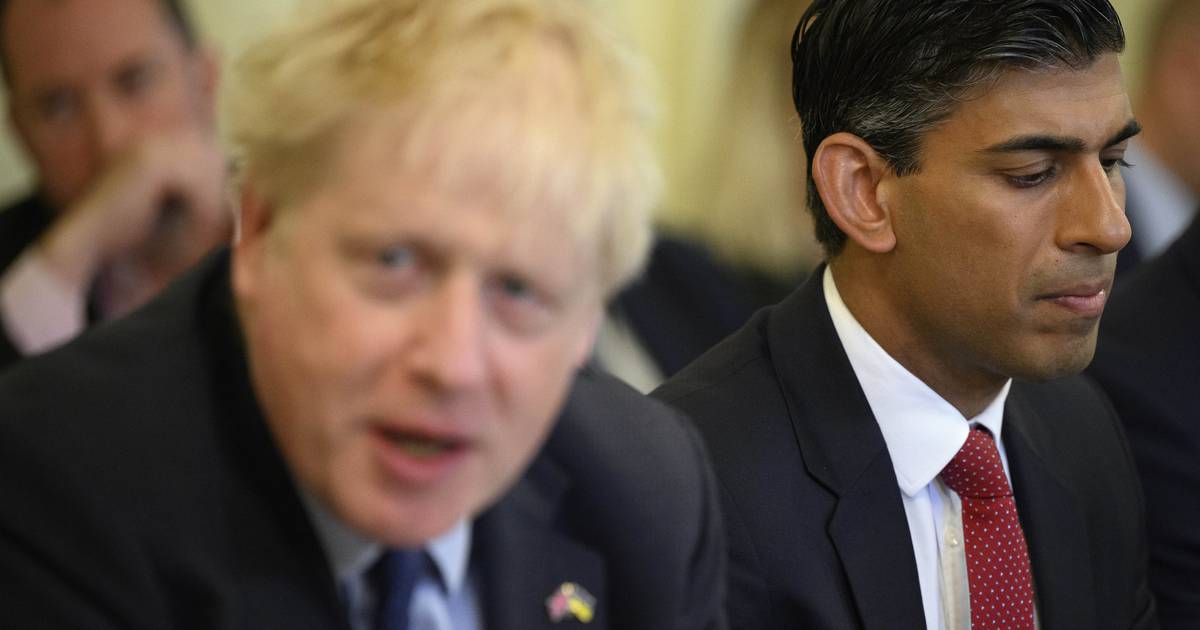 2 key U.K. Cabinet ministers quit Boris Johnson’s government